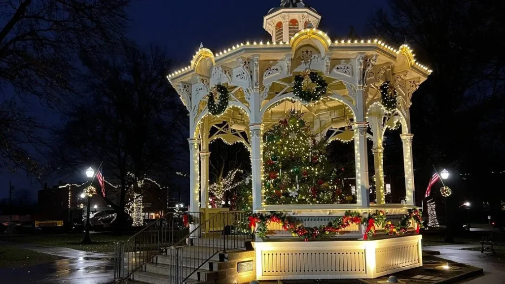 The Gazebo in Medina  Square Decorated for the Holidays